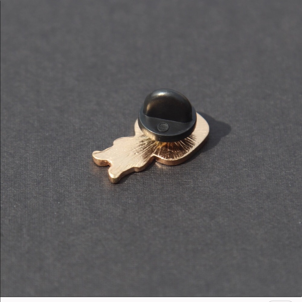 🆕 KODAMA ENAMEL PIN - Picture 3 of 3